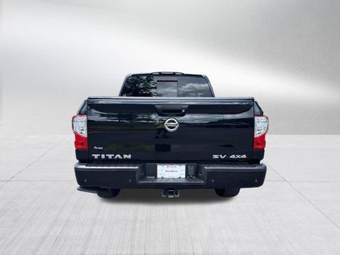 Used 2021 Nissan Titan SV w/ SV Convenience Package AWD/4WD image 7