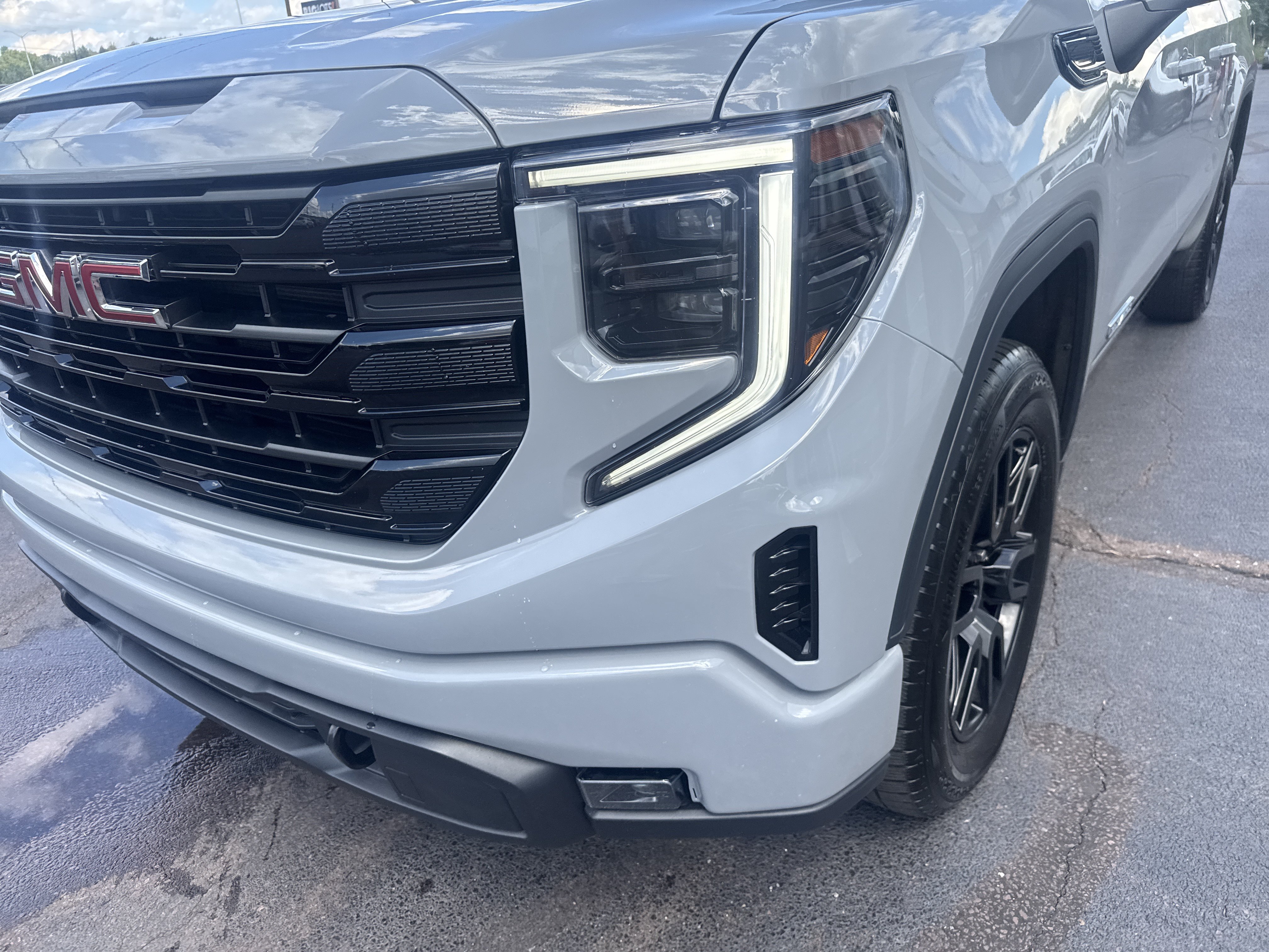Used 2024 GMC Sierra 1500 Elevation AWD/4WD image 10