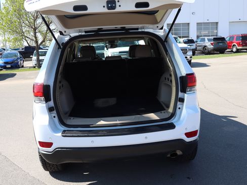 Used 2022 Jeep Grand Cherokee Laredo E AWD/4WD image 14