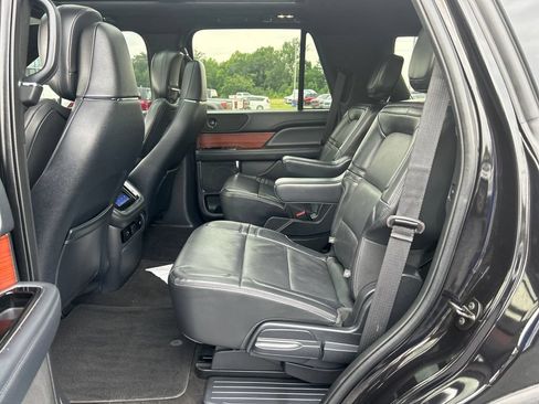 Used 2022 Lincoln Navigator Reserve AWD/4WD image 12