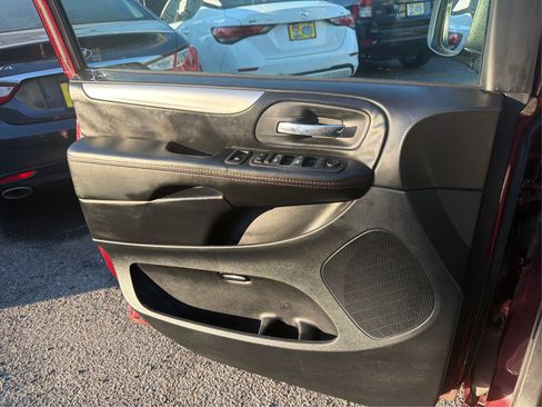 Used 2018 Dodge Grand Caravan GT FWD image 21