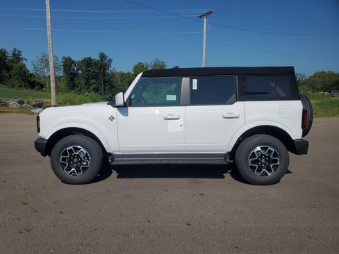 New 2025 Ford Bronco Badlands image 2