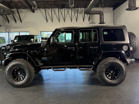 Used 2024 Jeep Wrangler Unlimited image 7