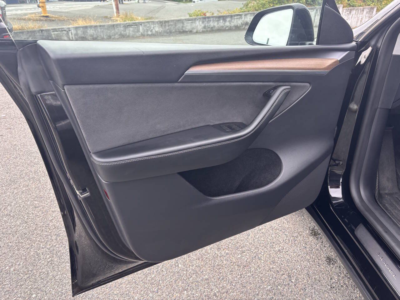 Used 2024 Tesla Model Y Long Range AWD/4WD image 8