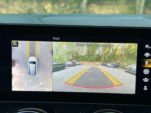 Used 2022 Mercedes-Benz GLB 250 4MATIC image 32