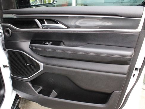 Used 2023 Jeep Wagoneer 4WD w/ Premium Group I image 22