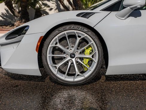 Used 2023 McLaren Artura image 7