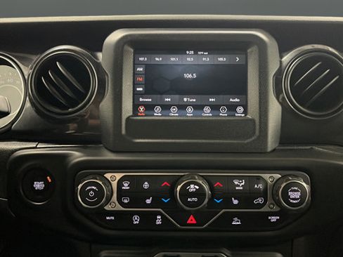 Used 2021 Jeep Wrangler Unlimited Sport AWD/4WD image 12
