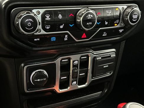 Used 2023 Jeep Wrangler Unlimited w/ Cold Weather Group AWD/4WD image 20