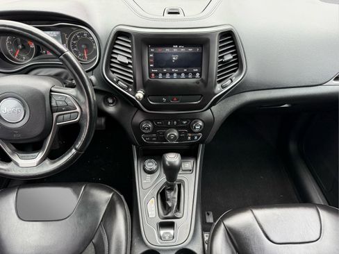 Used 2019 Jeep Cherokee Latitude Plus w/ Cold Weather Group image 19