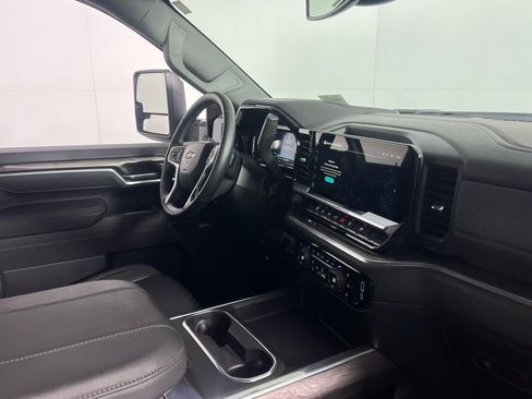 Used 2025 Chevrolet Silverado 2500 LTZ w/ LTZ Convenience Package image 31
