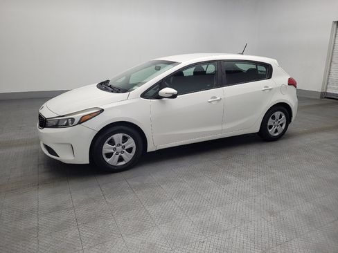 Used 2017 Kia Forte LX image 2