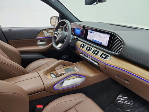 Certified 2024 Mercedes-Benz GLS 450 4MATIC image 33
