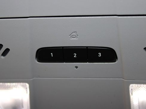 Used 2024 GMC Terrain SLT w/ Tech Package image 35