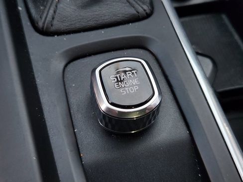 Used 2018 Volvo XC60 T6 Momentum w/ Advanced Package image 23