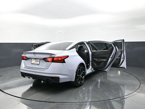 Used 2023 Nissan Altima 2.5 SR w/ SR Premium Package FWD image 38