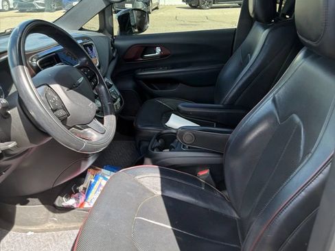 Used 2020 Chrysler Pacifica Limited FWD image 8