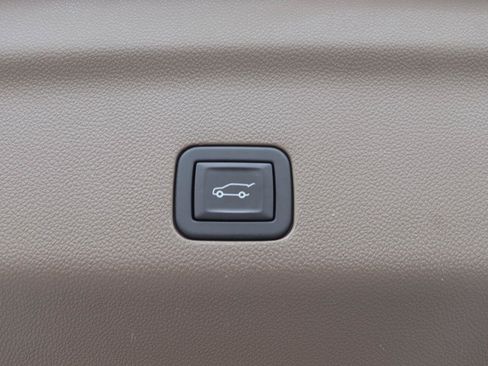 Used 2024 GMC Yukon XL Denali RWD image 20