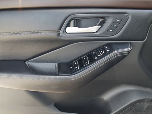 Used 2023 Nissan Rogue SL w/ SL Premium Package image 28