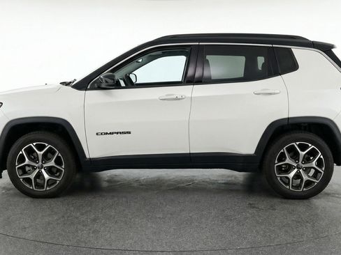 Used 2025 Jeep Compass Limited image 5