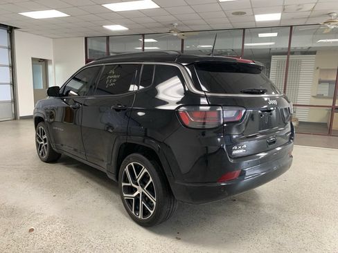Used 2024 Jeep Compass Limited w/ Elite Group AWD/4WD image 5