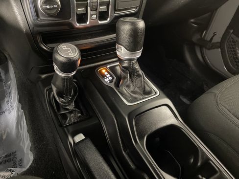 Used 2022 Jeep Wrangler Unlimited Sport image 36