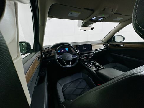 Used 2024 Volkswagen Atlas SE image 18