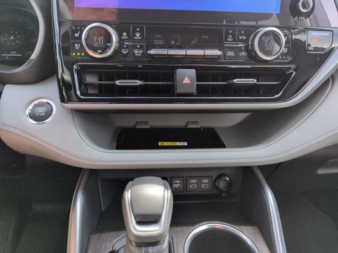 Used 2023 Toyota Highlander Platinum image 18