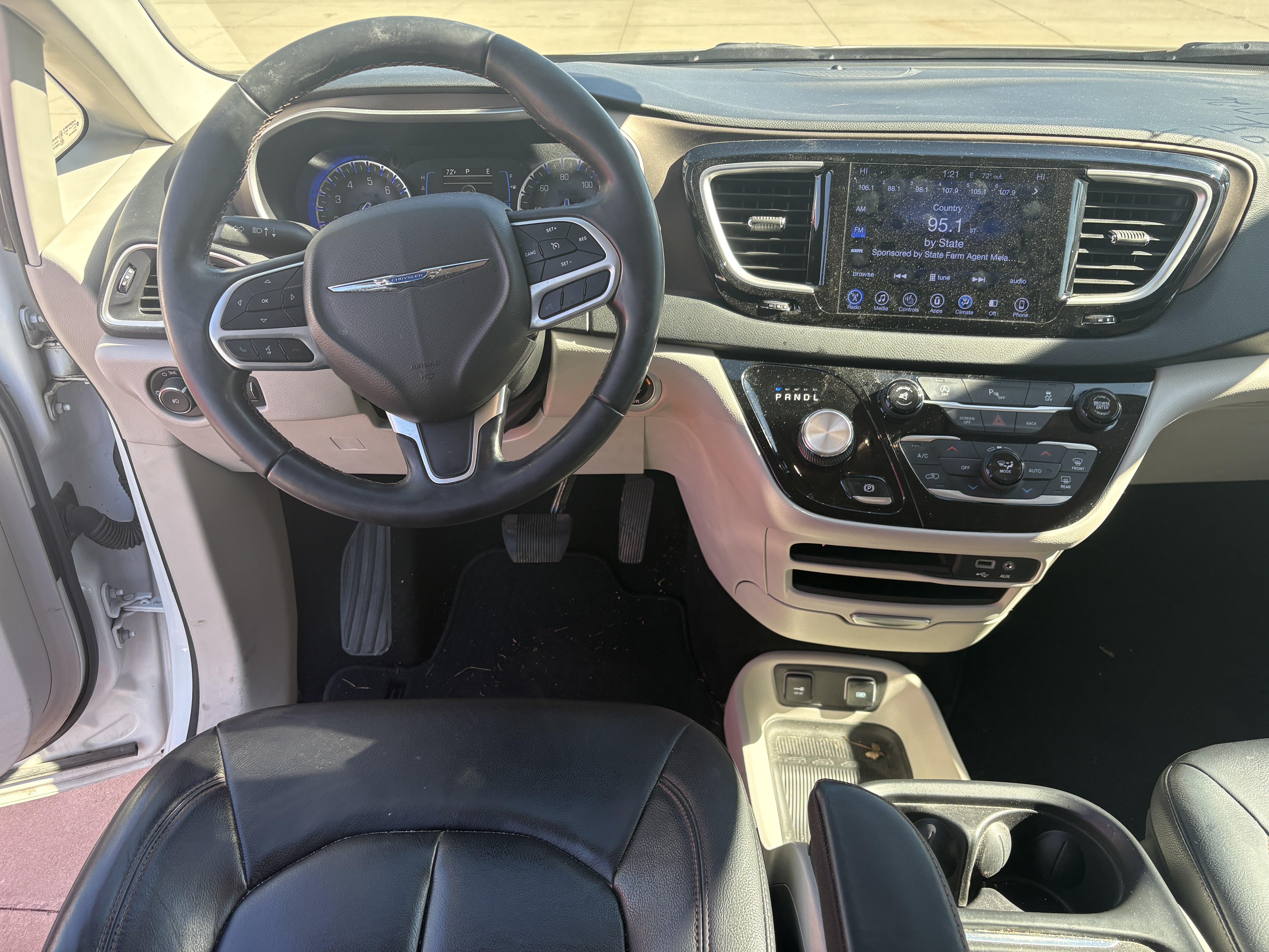 Used 2017 Chrysler Pacifica Touring-L FWD image 6