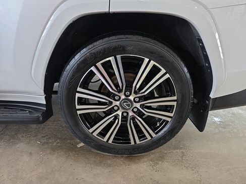 Certified 2022 Lexus LX 600 4WD w/ Luxury Package image 36