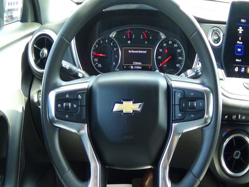 Used 2025 Chevrolet Blazer LT FWD image 19