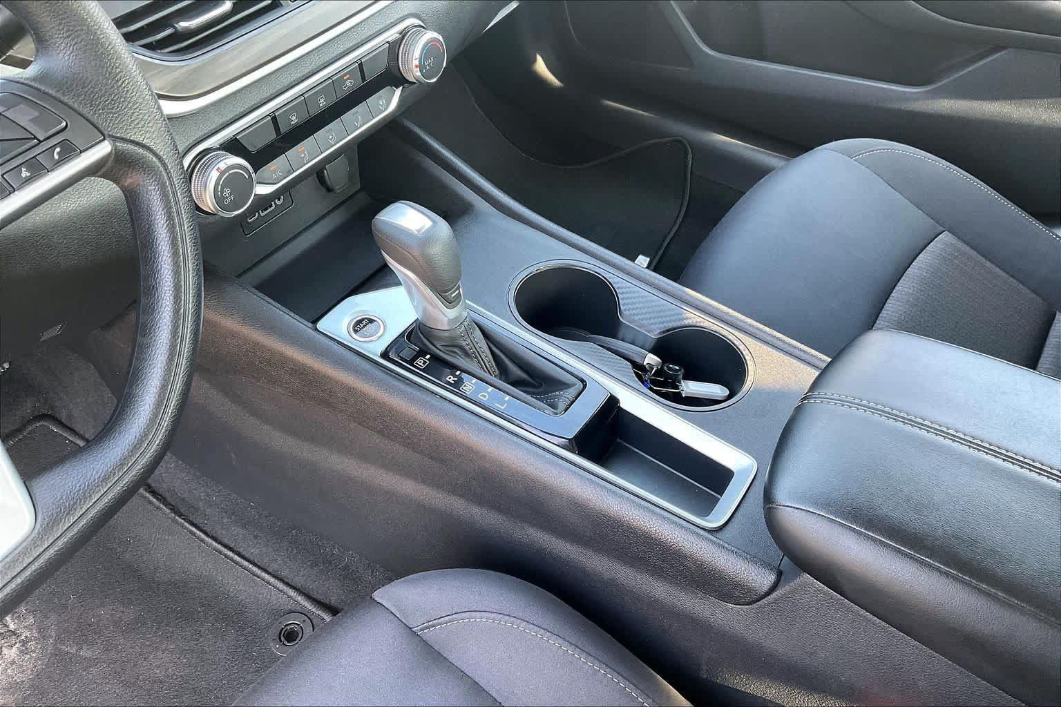 Used 2025 Nissan Altima 2.5 SV FWD image 16