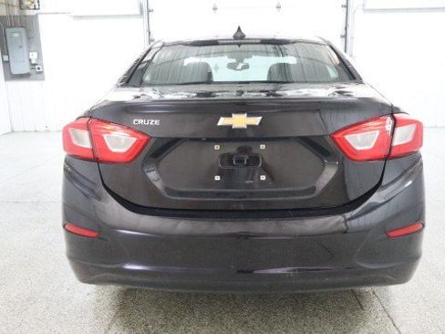 Used 2018 Chevrolet Cruze LS FWD image 8