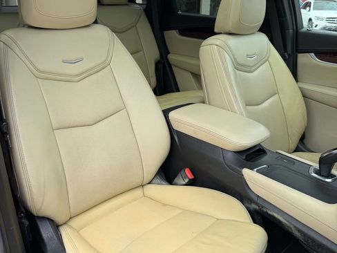 Used 2017 Cadillac XT5 Luxury w/ Driver Awareness Package FWD image 25