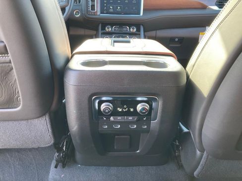 Used 2023 GMC Yukon Denali Ultimate AWD/4WD image 19