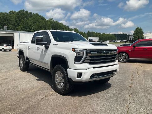 Used 2024 Chevrolet Silverado 3500 High Country w/ High Country Premium Package AWD/4WD image 3