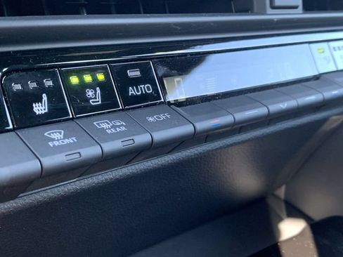 Used 2025 Toyota Crown Signia w/ Advanced Technology Package AWD/4WD image 30