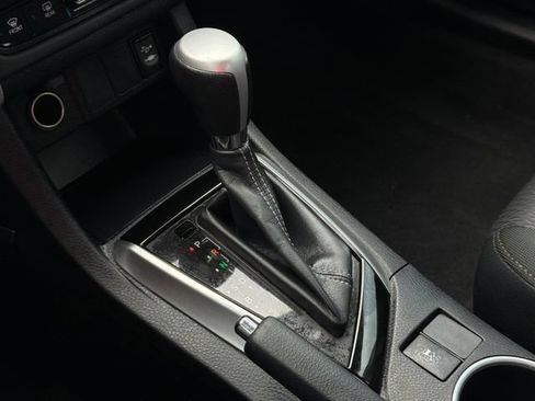 Used 2019 Toyota Corolla LE FWD image 21