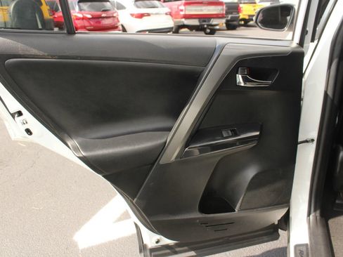 Used 2017 Toyota RAV4 SE AWD/4WD image 17