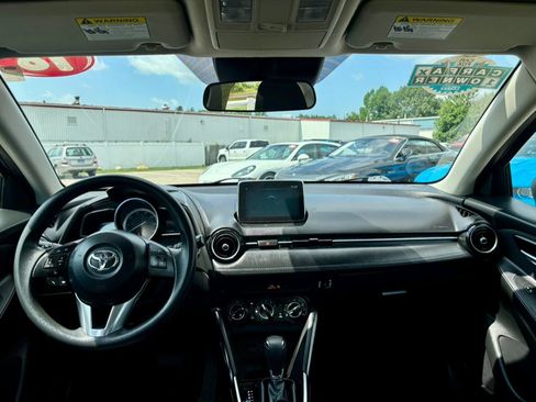 Used 2018 Toyota Yaris iA FWD image 12