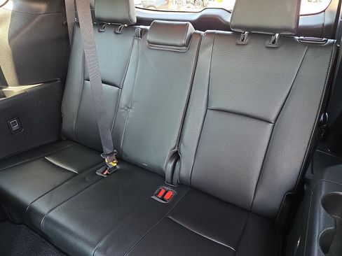 Used 2021 Toyota Highlander XSE FWD image 10