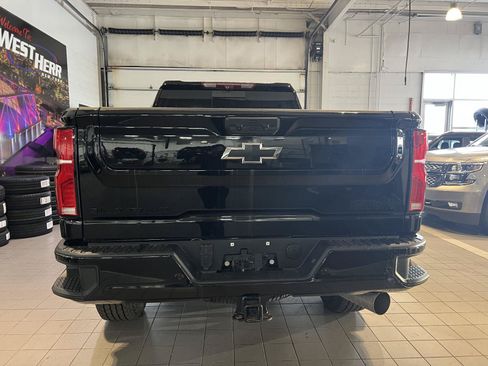 Used 2026 Chevrolet Silverado 2500 High Country w/ Midnight Edition AWD/4WD image 6