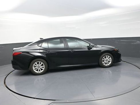 Used 2025 Toyota Camry LE image 14