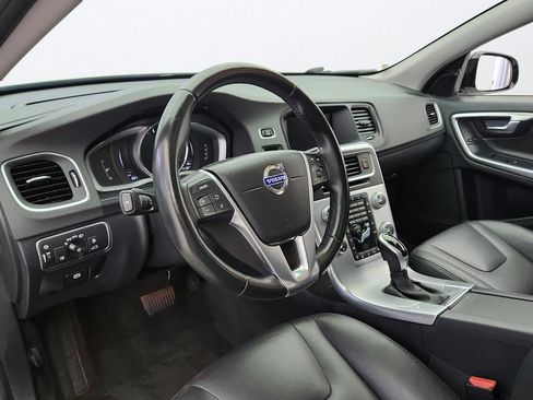 Used 2018 Volvo V60 T5 Cross Country AWD/4WD image 9