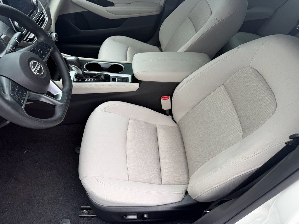 Used 2023 Nissan Altima 2.5 SV AWD/4WD image 16