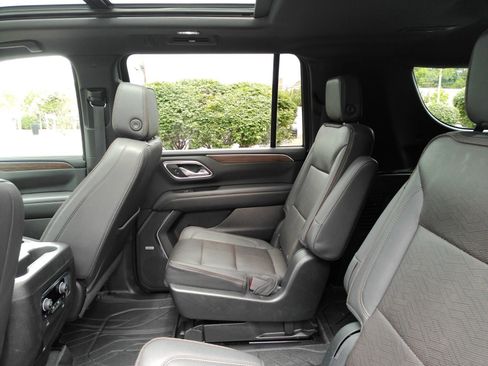 Certified 2023 Chevrolet Suburban High Country AWD/4WD image 12