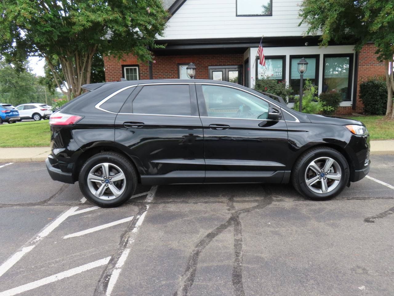 Used 2020 Ford Edge SEL w/ Convenience Package FWD image 9