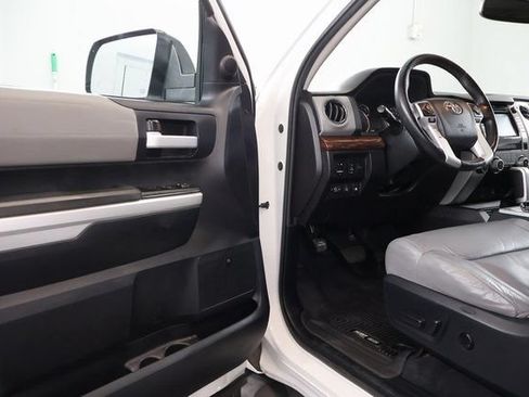 Used 2015 Toyota Tundra Limited w/ Limited Premium Package AWD/4WD image 9
