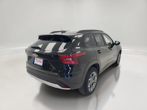 Used 2025 Chevrolet Trax LT image 6