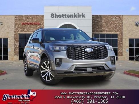 Used 2025 Ford Explorer ST-Line image 1